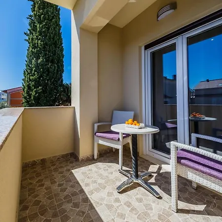 Appartement Andriana With Outdoor Pool Kaštela