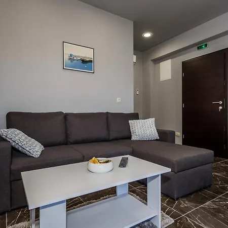 Appartement Andriana With Outdoor Pool Kaštela